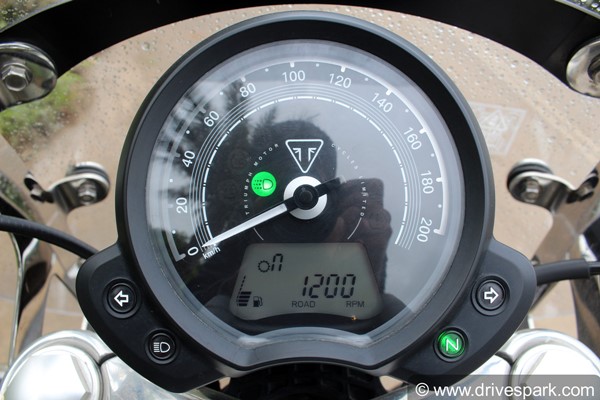triumph bonneville speedmaster on road price
