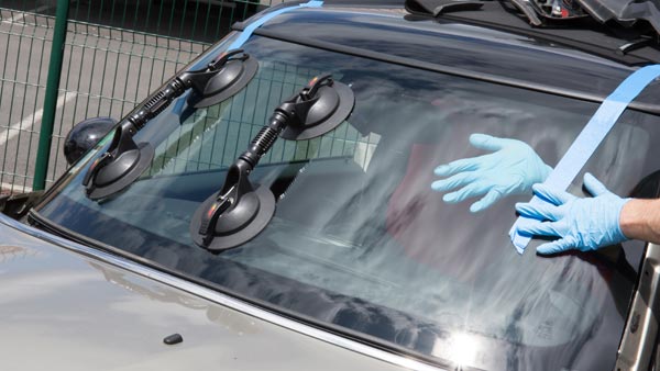 10 Reasons For A Car’s Windshield To Crack — How To Avoid It?