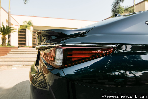 2018 Lexus ES 300h Review — Designed To Impress