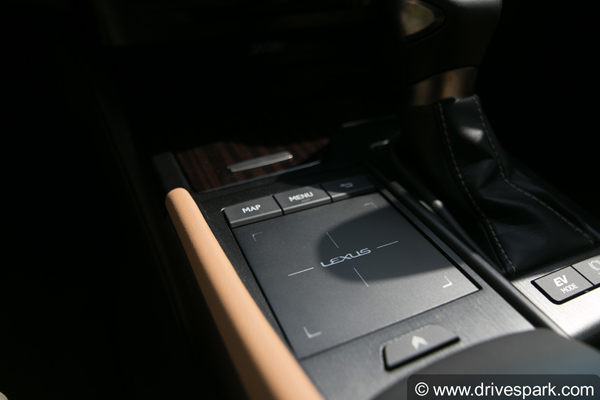 2018 Lexus ES 300h Review — Designed To Impress