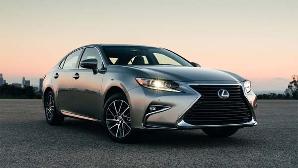 Driver Error: Lexus Accelerates Without Driver Inside It After Being Left In Drive Mode