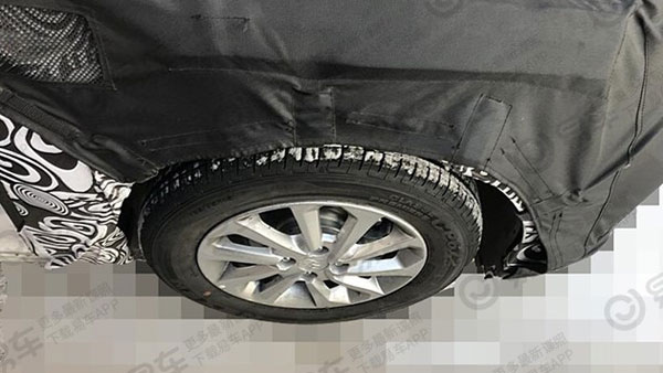 Hyundai Verna Facelift Spotted Testing: Launch in 2020