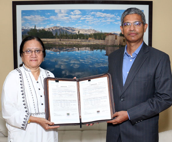 Ashok Leyland Becomes First CV Manufacturer With BS-VI Certification For Its Heavy Trucks Range