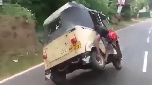 Auto-Rickshaw Stunts: Video Shows Wheel Being Changed While Driving On A Highway