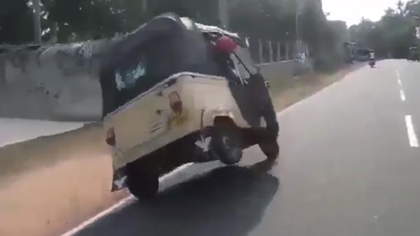 Auto-Rickshaw Stunts: Video Shows Wheel Being Changed While Driving On A Highway