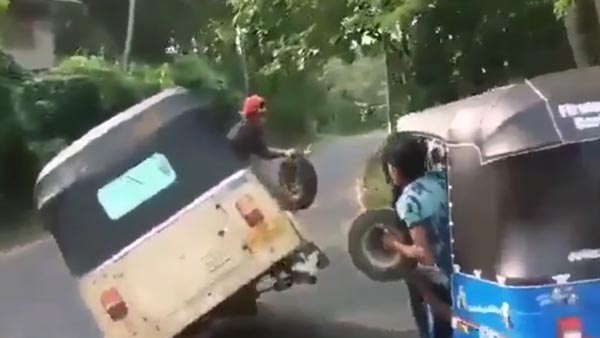 Auto-Rickshaw Stunts: Video Shows Wheel Being Changed While Driving On A Highway