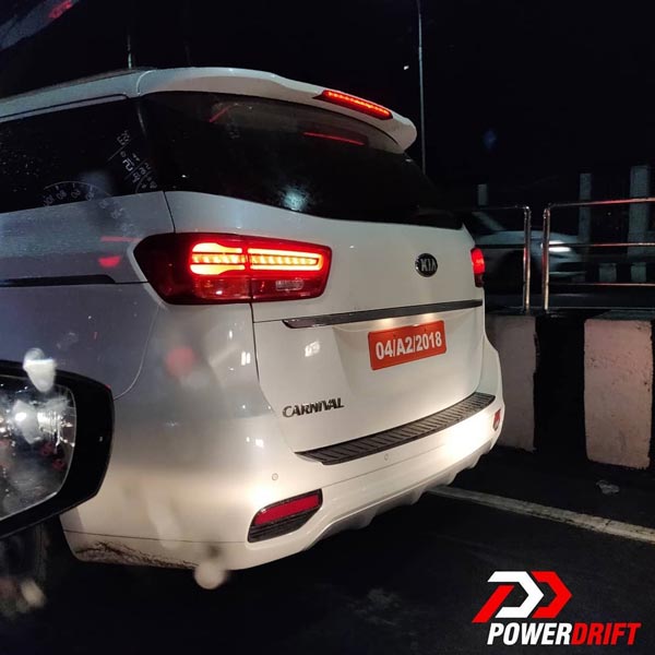 Kia Carnival Spotted: Spy Pics And Details