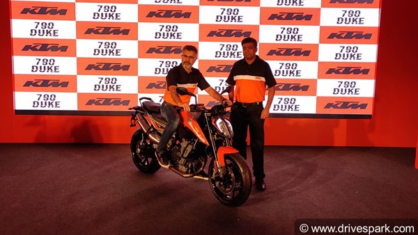 KTM Duke 790 Power Parts Revealed: Bar End Mirrors, Windscreen & More