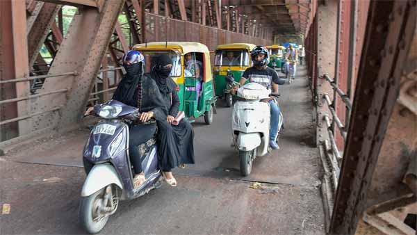 Motorcycle Riders To Pay Fine Of Rs 1,000 For Riding While Wearing Chappals, Sandals, Flip-Flops