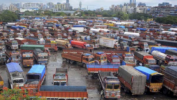 Truck Drivers To Be Fined Rs 2,000 For Wearing Lungi & Baniyan While Driving In Uttar Pradesh