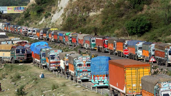 Truck Drivers To Be Fined Rs 2,000 For Wearing Lungi & Baniyan While Driving In Uttar Pradesh