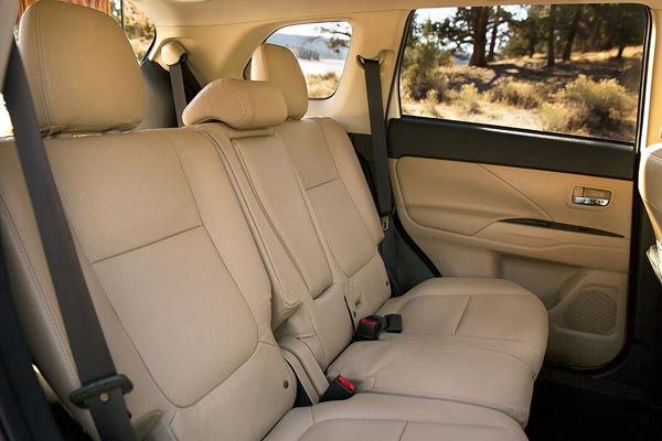 Mitsubishi Offers Rs 5 Lakh Price Cut On Current-Generation Outlander SUV