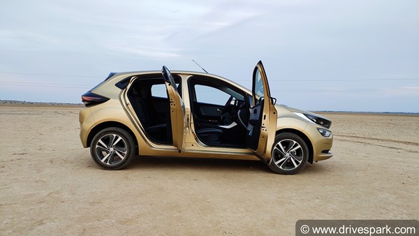 Tata Altroz First Drive Review: Driving Impressions, Performance, Handling, Mileage, Features & All Other Details
