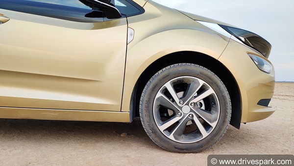 Tata Altroz First Drive Review: Driving Impressions, Performance, Handling, Mileage, Features & All Other Details