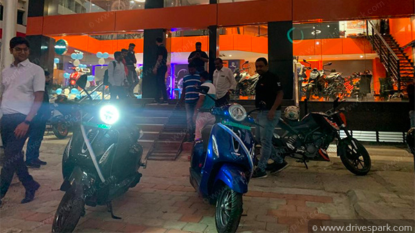 Bajaj Chetak Electric Scooter Bangalore Deliveries Begin: Cities First Customers Opt For Top-Spec ‘Premium’ Variant
