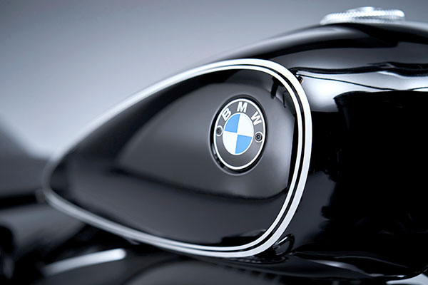 BMW R 18 Cruiser Motorcycle Unveiled: Will Rival The Harley-Davidson Softail Deluxe