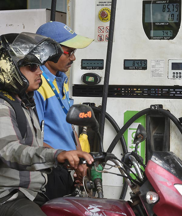 Fuel Demand In India Decreases By 50 Percent During April: LPG Consumption Increase