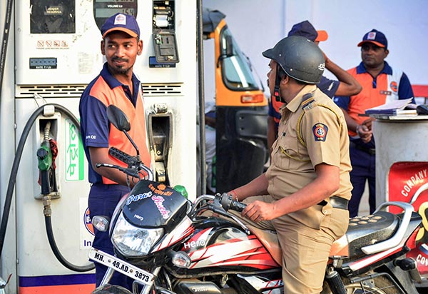 Fuel Demand In India Decreases By 50 Percent During April: LPG Consumption Increase