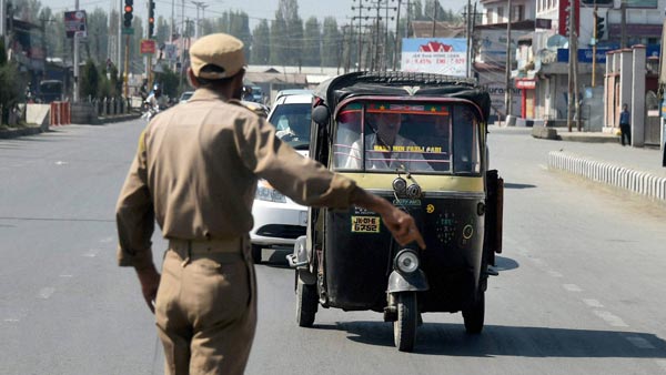 Delhi Government Financially Helps 14 Per Cent Of City’s Auto-Rickshaw Drivers With Rs 5,000 Each