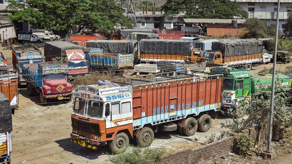 Stranded Truck Drivers To Receive Food From 1,700 Fuel Stations On Highway: Arrangements Will Be Made By NHAI