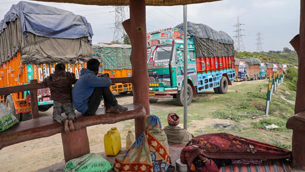 Stranded Truck Drivers To Receive Food From 1,700 Fuel Stations On Highway: Arrangements Will Be Made By NHAI