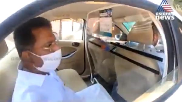 Kerala Taxi Drivers Install Fibreglass Partition As Safety Measure Against COVID-19 Pandemic