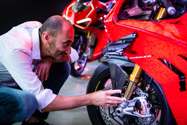 Ducati Panigale V4 R 1:1 Functional Scale Model Built With Lego Blocks: Details
