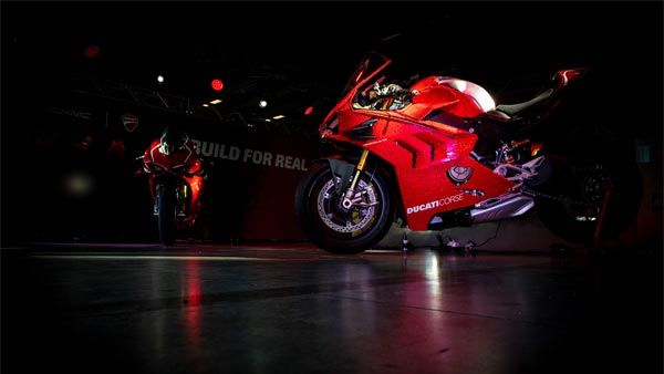 Ducati Panigale V4 R 1:1 Functional Scale Model Built With Lego Blocks: Details