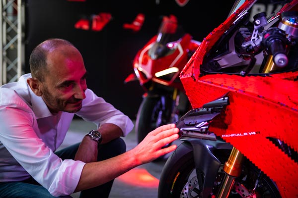 Ducati Panigale V4 R 1:1 Functional Scale Model Built With Lego Blocks: Details