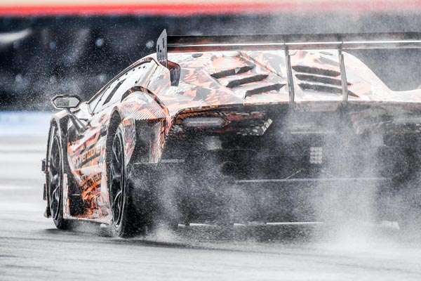 Lamborghini Squadra Corse SCV12 Ready For The Track: World Premiere Later This Year