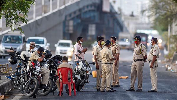 Mumbai Police Set Travel Restrictions In City: To Seize Vehicles Travelling Outside 2Km Radius Of Homes Without Valid Reason