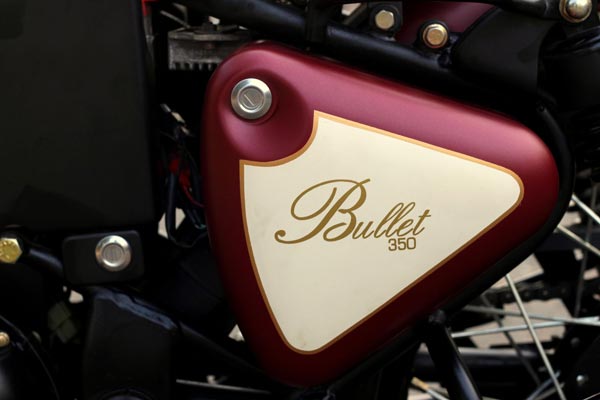 JEDI Customs Modifies A Royal Enfield Classic 350 In A Retro Style