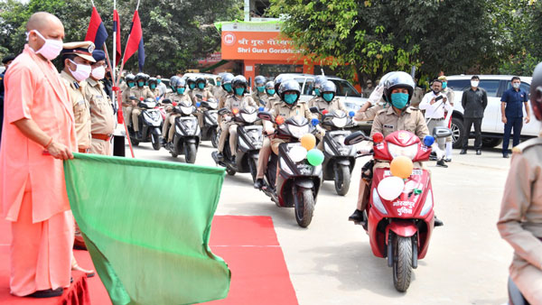 Hero MotoCorp Presents 100 Scooters To Gorakhpur Police Department As Part Of Project Sakhi