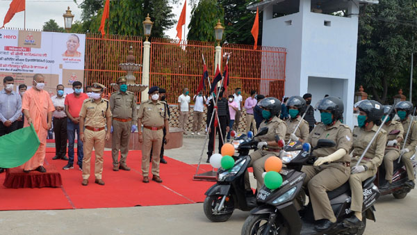 Hero MotoCorp Presents 100 Scooters To Gorakhpur Police Department As Part Of Project Sakhi