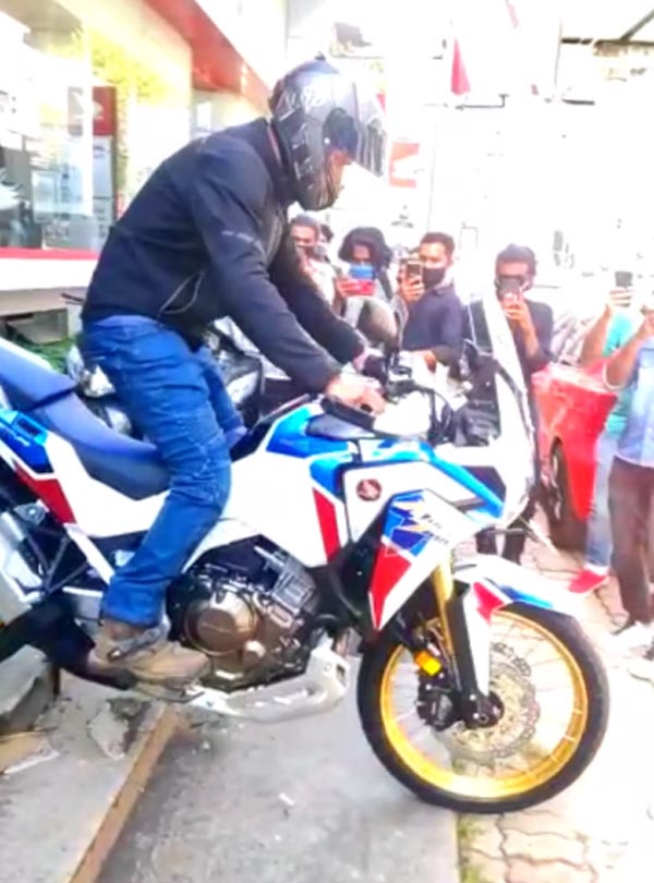 2020 Honda Africa Twin Delivery Incident At Showroom Caught On Video: Bash Plate Breaks Dealership Staircase
