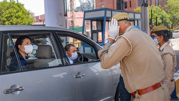 1,200 Vehicles Fined In Noida For Violating COVID-19 Rules & Regulations