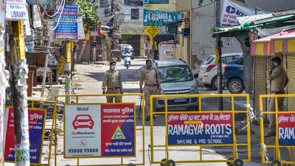 1,200 Vehicles Fined In Noida For Violating COVID-19 Rules & Regulations