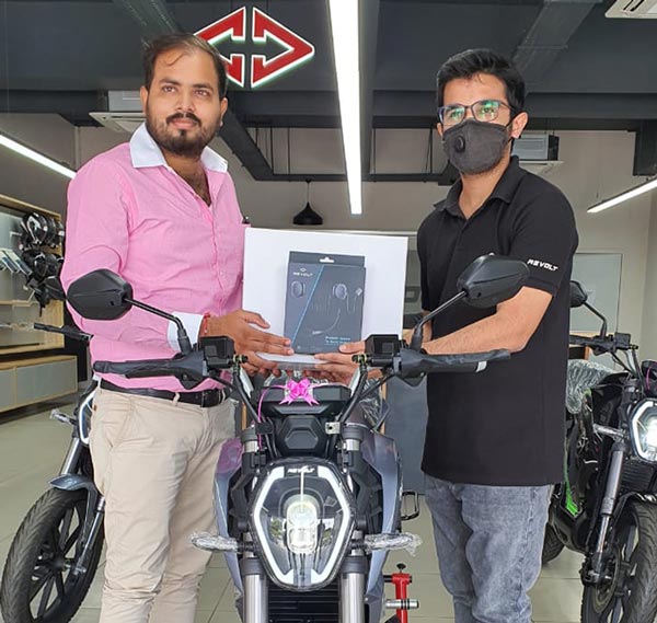 Revolt Starts Deliveries Of The RV300 & RV400 In Chennai And Ahmedabad