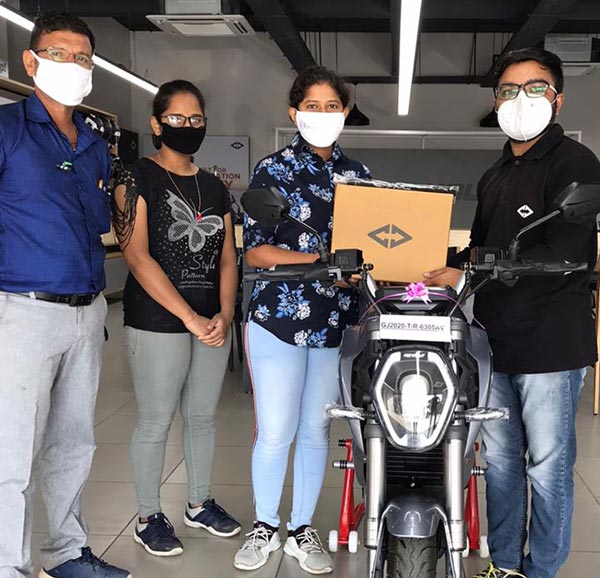 Revolt Starts Deliveries Of The RV300 & RV400 In Chennai And Ahmedabad