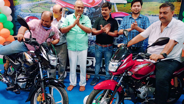Bajaj Platina 100 ES Disc Variant Arrives At Dealerships: Deliveries Commence