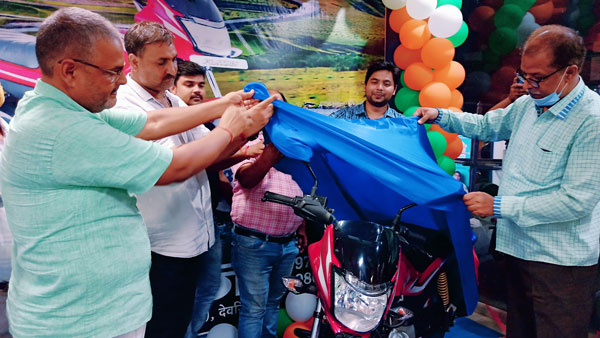 Bajaj Platina 100 ES Disc Variant Arrives At Dealerships: Deliveries Commence