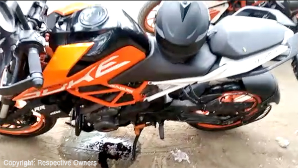 KTM Duke 390 Engine Case Breaks Open While Riding For No Apparent Reason: Here’s The Video Of Bike Spilling Coolant