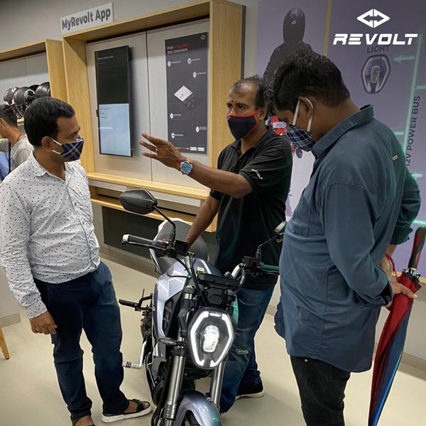 Revolt RV400 & RV300 Bookings Open In Mumbai: Price, Subscription & Other Details