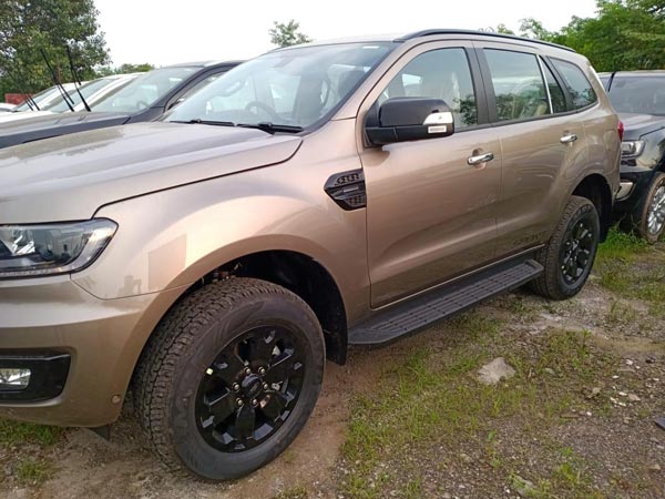 Ford Endeavour Sport Spotted At Dealer Yard Ahead Of Launch: Specs, Changes & Details