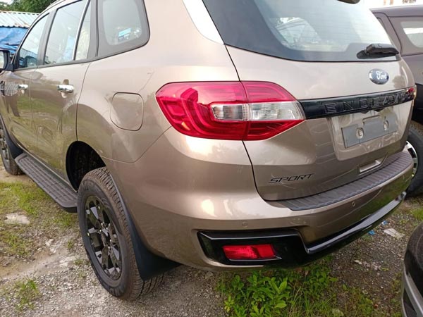 Ford Endeavour Sport Spotted At Dealer Yard Ahead Of Launch: Specs, Changes & Details
