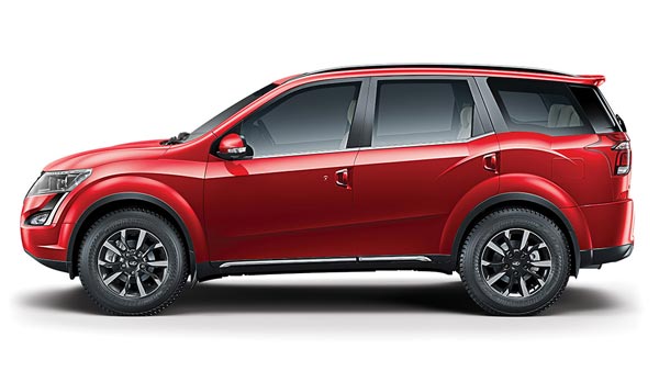 Spy Pics: New Mahindra XUV500 SUV Spotted Testing Revealing Few Features