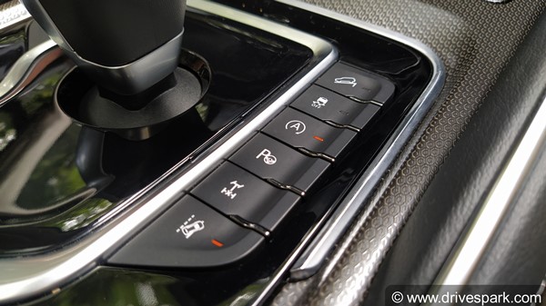 MG Gloster Review (First Drive): The New Luxury Off-Roader SUV In Town!