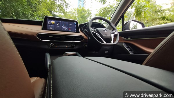 MG Gloster Review (First Drive): The New Luxury Off-Roader SUV In Town!