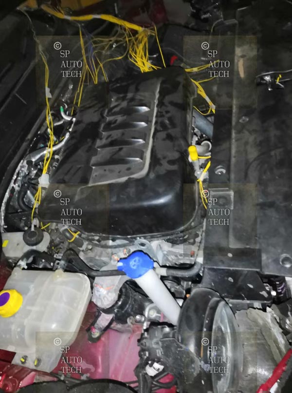 Spy Pics: New Mahindra XUV500 Interiors, Features & Engine Revealed