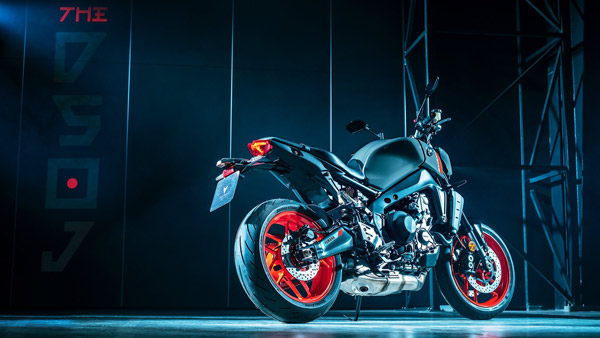 New Yamaha MT-09 (2021) Globally Unveiled: Specs, Features, India Launch & Other Details